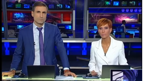 Телеведучі новинної служби "Кур'єр" Діана Джоджуа і Михайло Сесишвілі.Фото:youtube/Temo Gugava