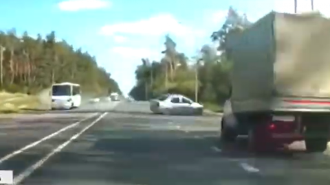 З'явилося відео ДТП з таксі на шосе під Києвом, у якому загинула жінка