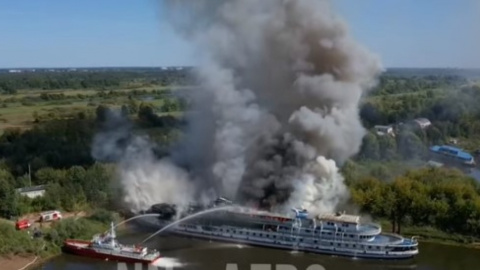 Пожежа на теплоході "Свята Русь". Скріншот відео NN aero