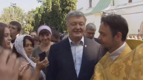 Порошенко прийшов на хресний хід, хоча в ДБР казав, що поїде в довготермінову відпустку