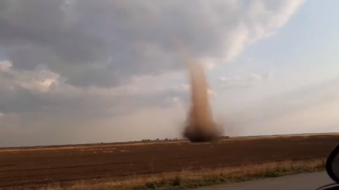 Відео дня: по Херсонській області пронеслося торнадо