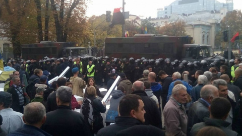 По словам сторон, идут переговоры о допуске к палаточному городку