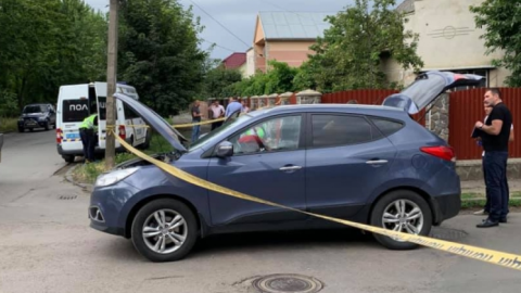 Обстріл авто чиновника Нацполіції на Закарпатті. Фото: mukachevo.net