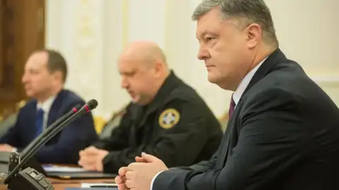 Порошенко внес в Раду законопроект о введении военного положения