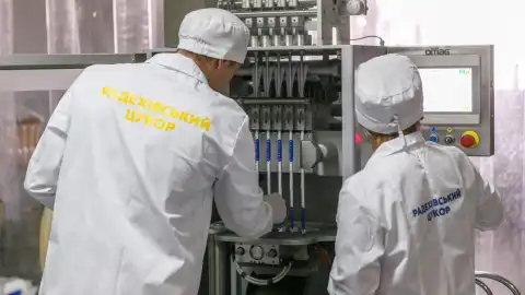 ТзОВ "Радехівський цукор" заперечує наявність податкової заборгованості і проведення фіктивних господарських операцій з рядом компаній.