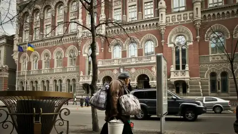 НБУ пока воздержится от административных ограничений из-за возможного военного положения
