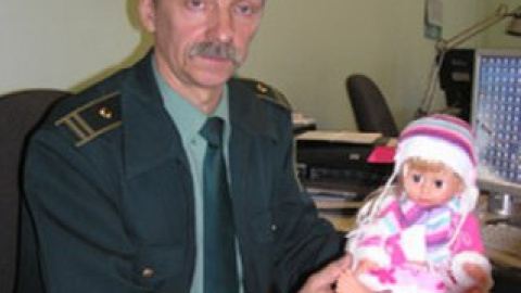 "Панянка" китайського виробництва, яка співає "Пісню Зайця та Вовка".