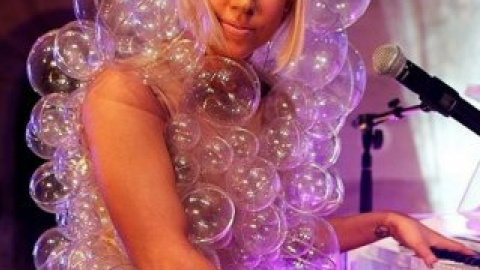 Піаніно, на якому зіграла Lady Gaga, є подарунком Йоко Оно від Леннона.