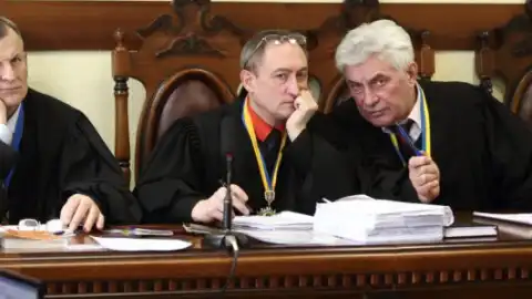 Апеляційний суд Києва ухвалив, що силовики вправі заарештовувати гроші, які їм сподобалися. Потерпілі мають намір судитися далі