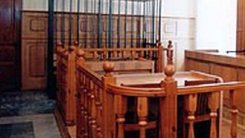 Засідання було перервано, і пристави відправилися у в'язницю за "правильним" обвинувачуваним.