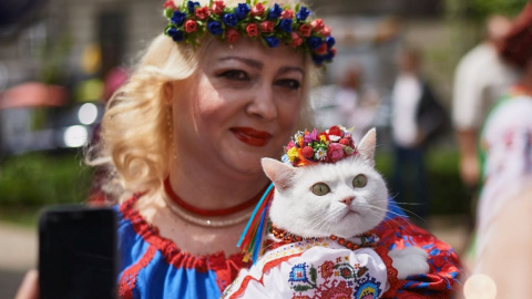 В вышиванках пришли не только люди, а и домашние любимцы
