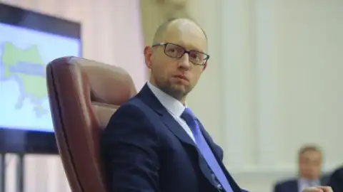 "Камікадзе" Яценюк, який не злетів. Рік без реформ