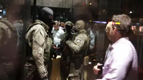 Правоохранители пришли с обысками в холдинг Вести около 11.00 в пятницу, 14 июля. Фото: facebook.com/bogdan.prikhodko