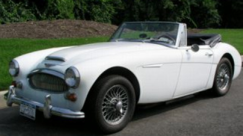 Austin Healey 1967 года выпуска угнали прямо из гаража в 1970 году.
