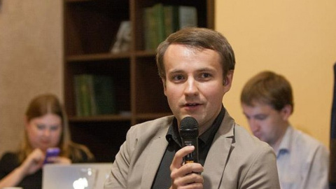 "Власне, всіх учергове "ставлять перед фактом". Фото: facebook.com/Петро Олещук