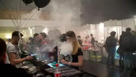Итоги VAPEXPO Kiev-2016: горячие красотки, летящие жижки и облако-рекордсмен