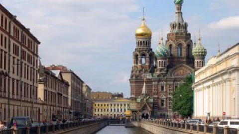 Пакет із грішми забули в одному з ресторанів Санкт-Петербурга.