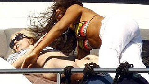 Lady GaGa з подружкою.