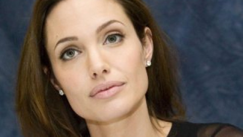Джоли сделала двойную превентивную мастэктомию.
