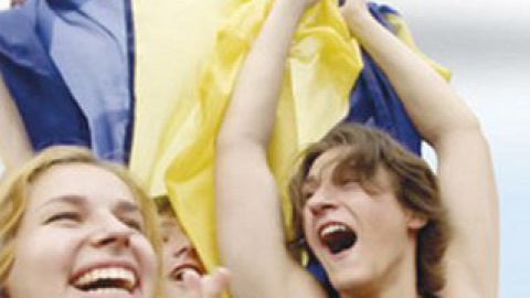 Українці повинні розуміти важливість рідної мови та її збереження для майбутніх поколінь.