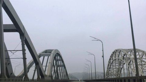 Киев с утра заметает снегом: город стоит в пробках, а таксисты в три раза подняли цены