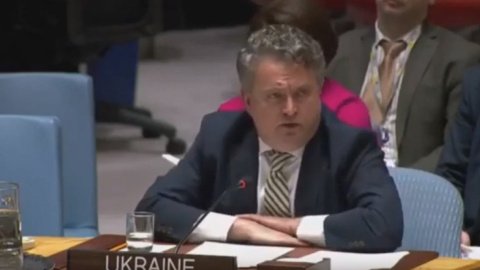 Постпред Украины в ООН прочитал российскому постпреду стих "Хотят ли русские войны"