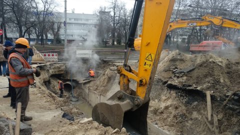 Ремонтні роботи біля Ocean Plaza