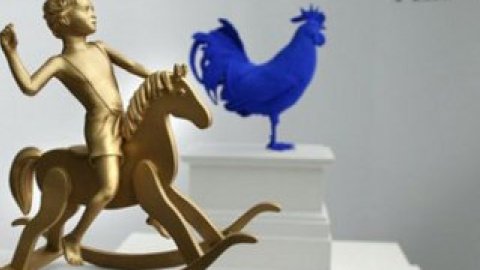 Скульптури були відібрані спеціальною комісією із шести робіт сучасних художників.