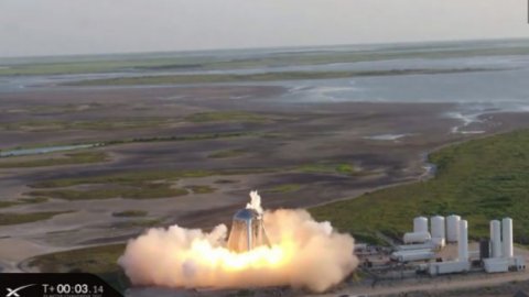 Марсоліт Starhopper від SpaceX загорівся, коли його спробували запустити