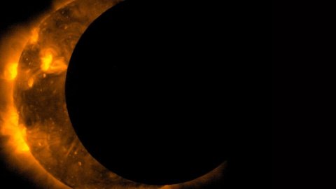 Сонячне затемнення. Фото: NASA