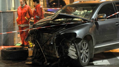 Перед початком руху водій озирнувся і не побачив Lexus. 