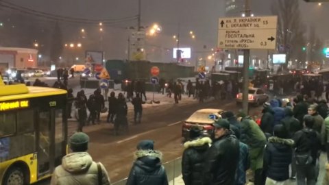В Киеве произошла драка футбольных болельшиков.Скриншот youtube