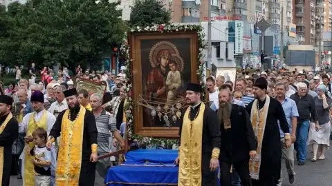 УПЦ заявляет о тысячах паломников, которые принимают участие во "Всеукраинском крестном ходе"
