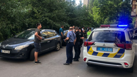 У Києві троє в масках вихопили сумку з 1,1 млн гривень з Audi і влаштували стрілянину