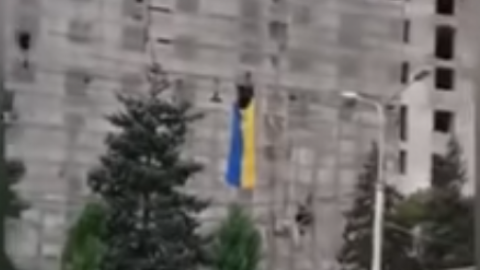 Прапор України в центрі Донецька. Скріншот відео