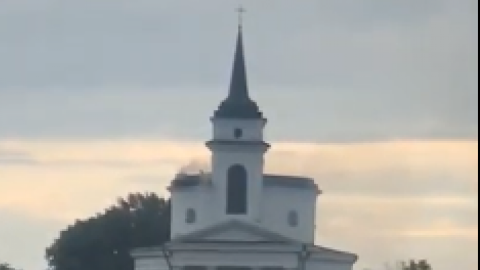 В Богуславе молния ударила в древнюю церковь: пожар продолжался всю ночь