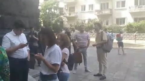 Зеленський провів брифінг без 50 журналістів, які чекали в черзі
