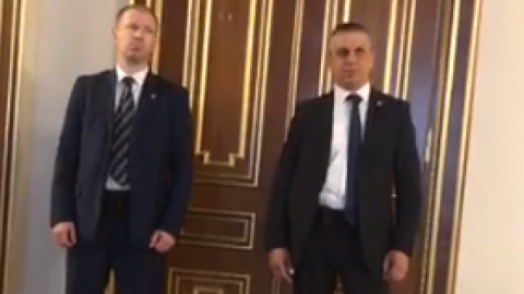 Ляшко намагався прорватися на консультації до Зеленського, ведучи трансляцію на Фейсбук