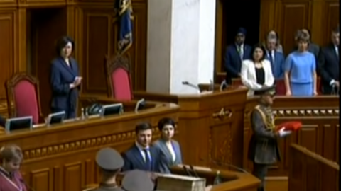 Президентське посвідчення Зеленського впало на підлогу на інавгурації