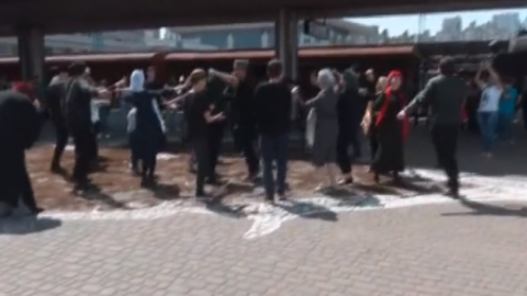 Відео дня: на вокзалі в Києві відбувся перформанс до річниці депортації кримських татар