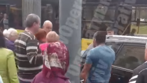 У Києві на "Мінській" побилися водії тролейбуса та маршрутки