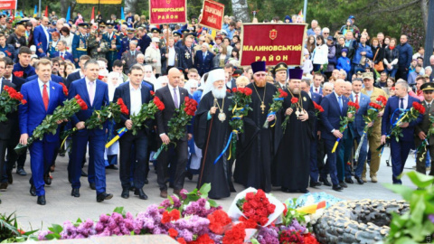 На ходу "Безсмертного полку" в Одесі прийшли радикали