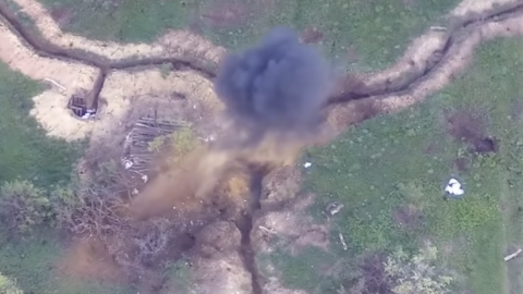 Відео дня: видовищне знищення двох БМП бойовиків на Донбасі