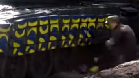 Відео дня: незвичайна писанка від українських військових на Великдень