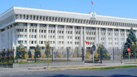 ​Правительство Киргизии сократило рабочий день из-за аномальной жары в стране