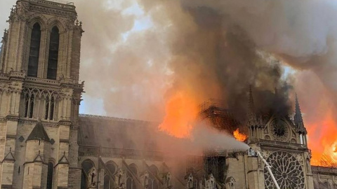 Пожар в соборе Парижской Богоматери. Фото: bbc.com