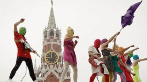 Учасниці виконали пісню "Срань господня".