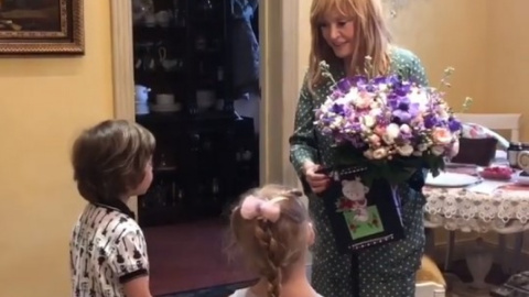 Алла Пугачова з дітьми. Скріншот відео instagram.com/maxgalkinru