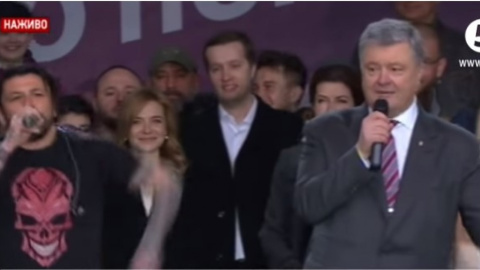 Порошенко заспівав з Kozak System. Скріншот трансляції 5.ua