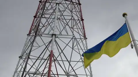 Флаг Украины и телевышка. Фото: Сергей Филь/Facebook